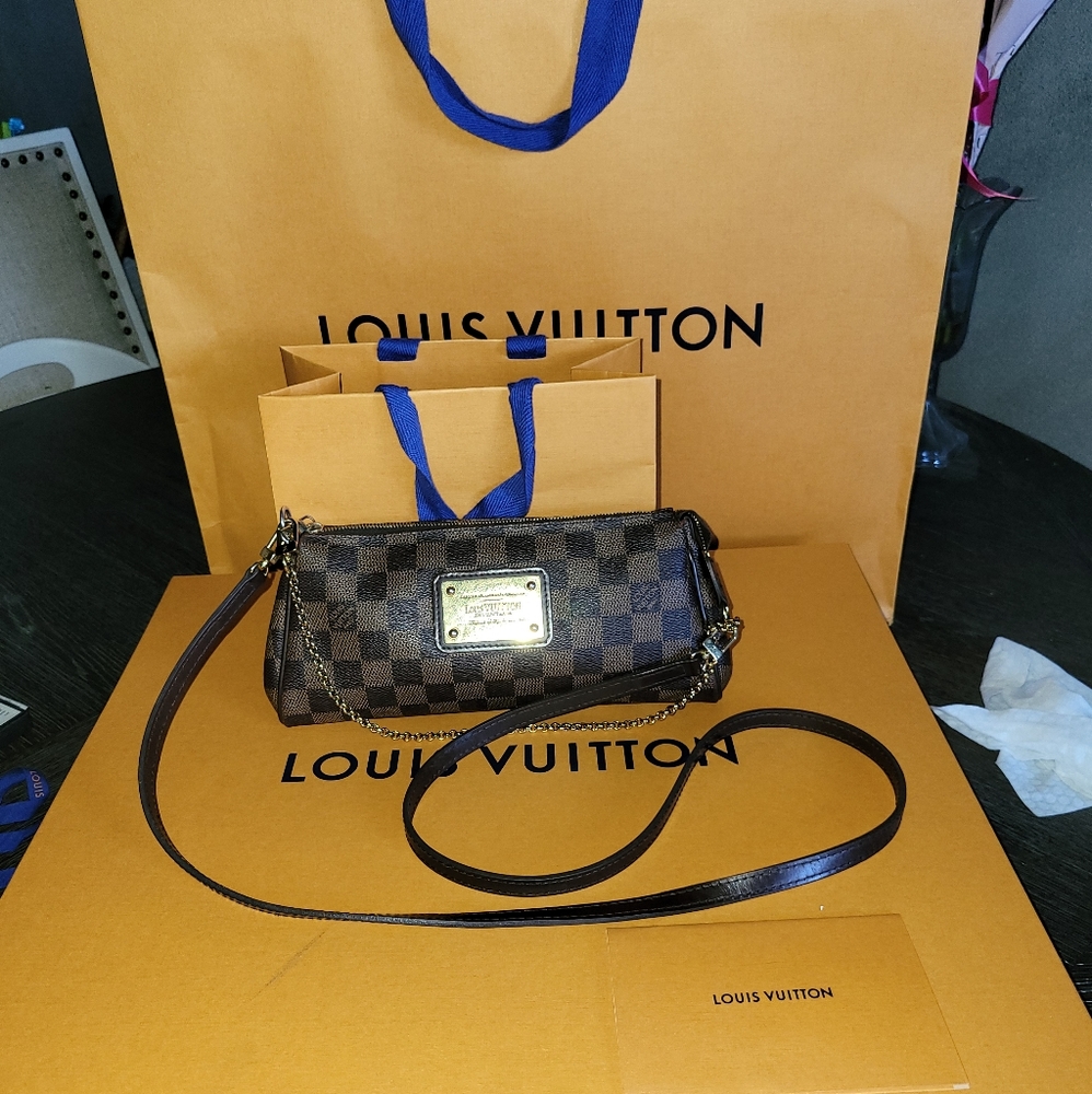 Authentic Louis Vuitton Eva Clutch in Damier Ebene